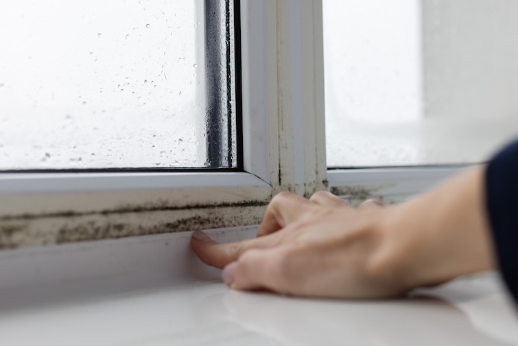Condensatie rond raam wegen slechte ventilatie